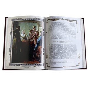 Крупное фото в подарочной книге "Домострой. Древнерусская энциклопедия семейной жизни"