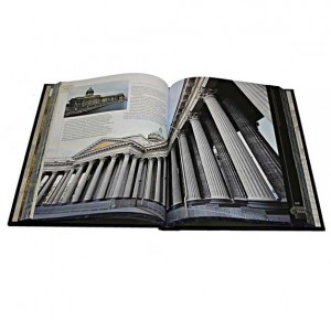 Разворот подарочного издания книги из набора "Шедевры русской архитектуры"
