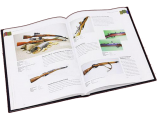 Разворот подарочного издания книги "1000 видов огнестрельного оружия"