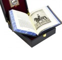 Разворот с изображением всадника подарочной книги "Кодекс чести русского офицера с иконой св. Георгий Победоносец"