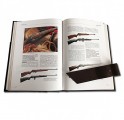 Разворот с иллюстрациями подарочной книги Охотничьи винтовки и дробовые ружья